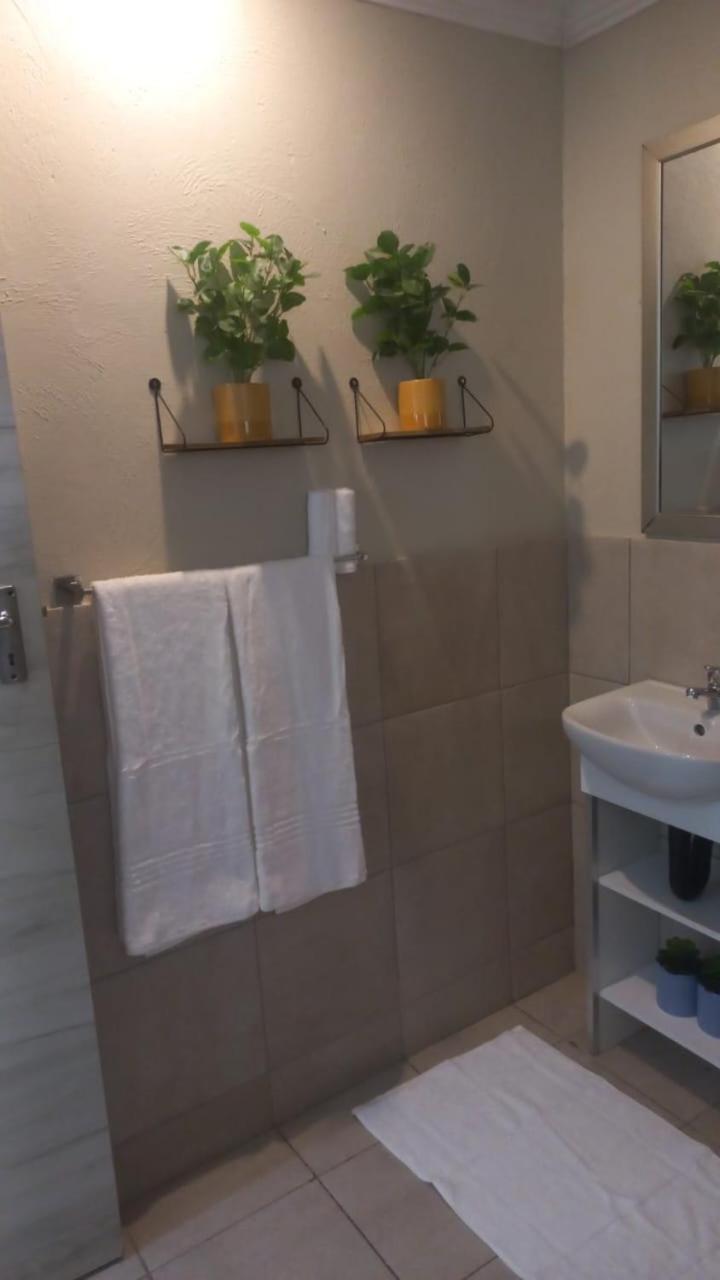 Woelfe Krantz Accommodation Mbombela Bagian luar foto